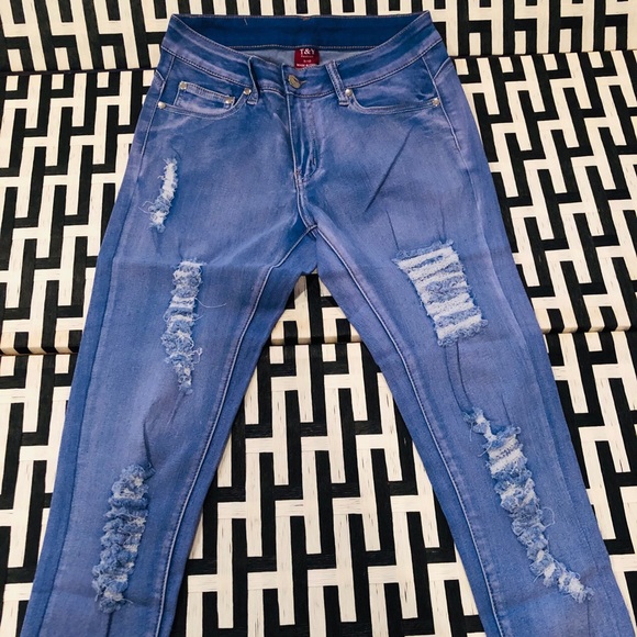 Distressed jeans - Picture 3 of 6